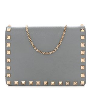 Valentino Garavani Pebbled Calfskin Rockstud Wallet on Chain Pastel Grey